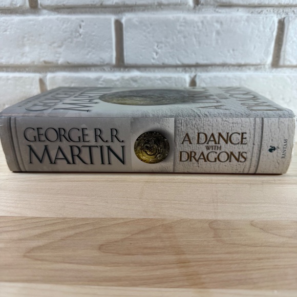 "A Dance with Dragons" George R.R. Martin Hardcover EUC - Picture 6 of 12